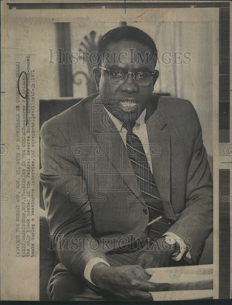 1974 Press Photo Andrew Brimmer Black Member Federal Reserve Board Discuss Banks - Historic Images