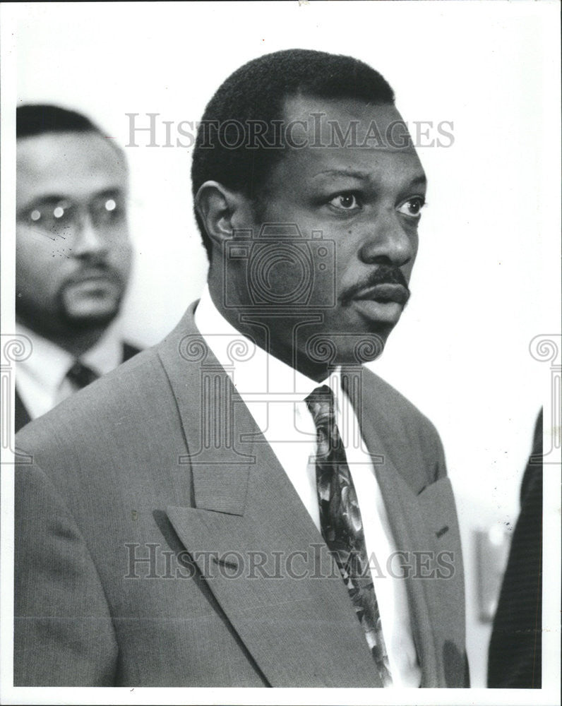 1991 Press Photo Clinton Bristow Chicago Public School Official - Historic Images