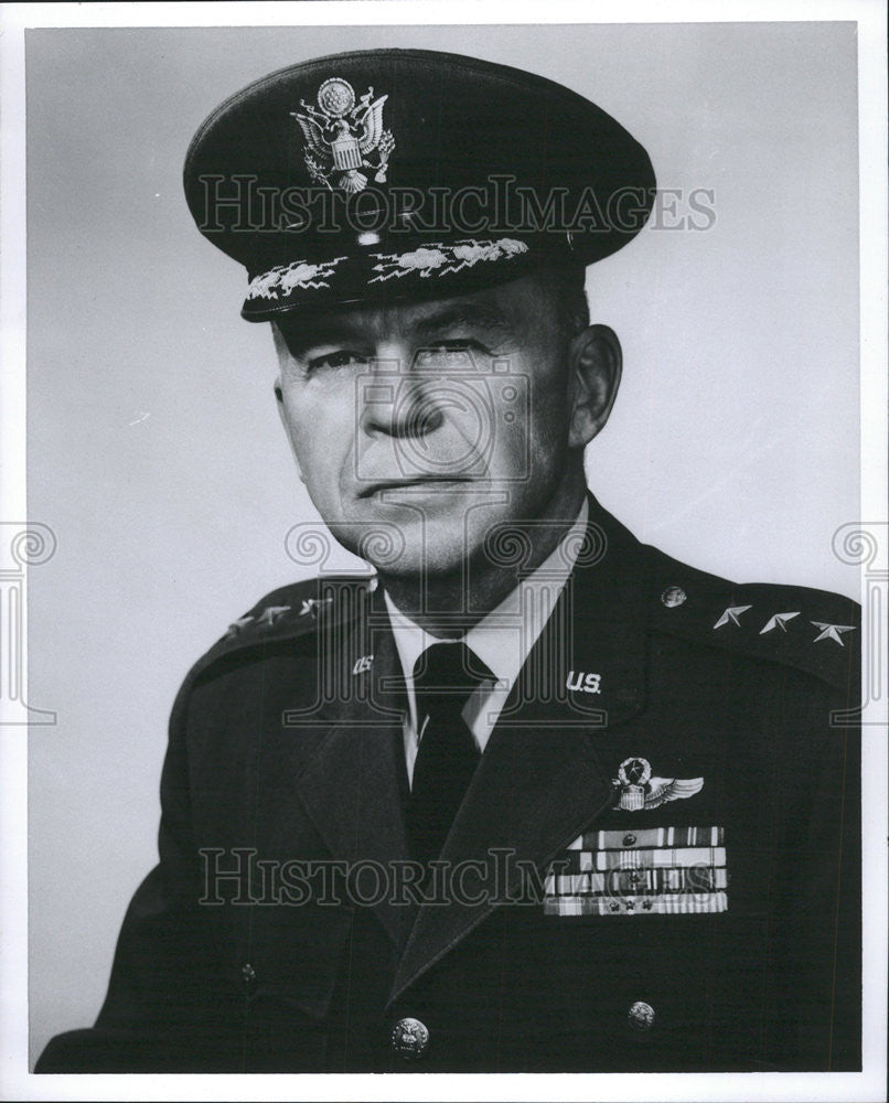 1962 Press Photo Air Training Commander Lt General James Briggs - Historic Images