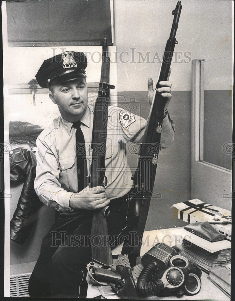1967 Press Photo guns Donald Ayen Patrolman Brude Pankiewicz Gas mask ammunition - Historic Images