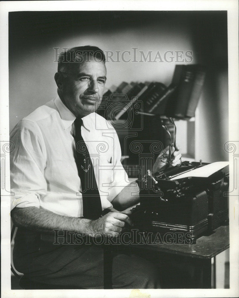 1954 Press Photo Frederick Babcock Editor Chicago Tribune - Historic Images