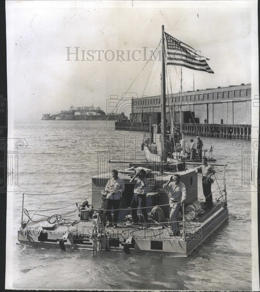 1954 Press Photo Skipper DeVere Baker Crew Raft Lehi Fishing Boat Edna - Historic Images