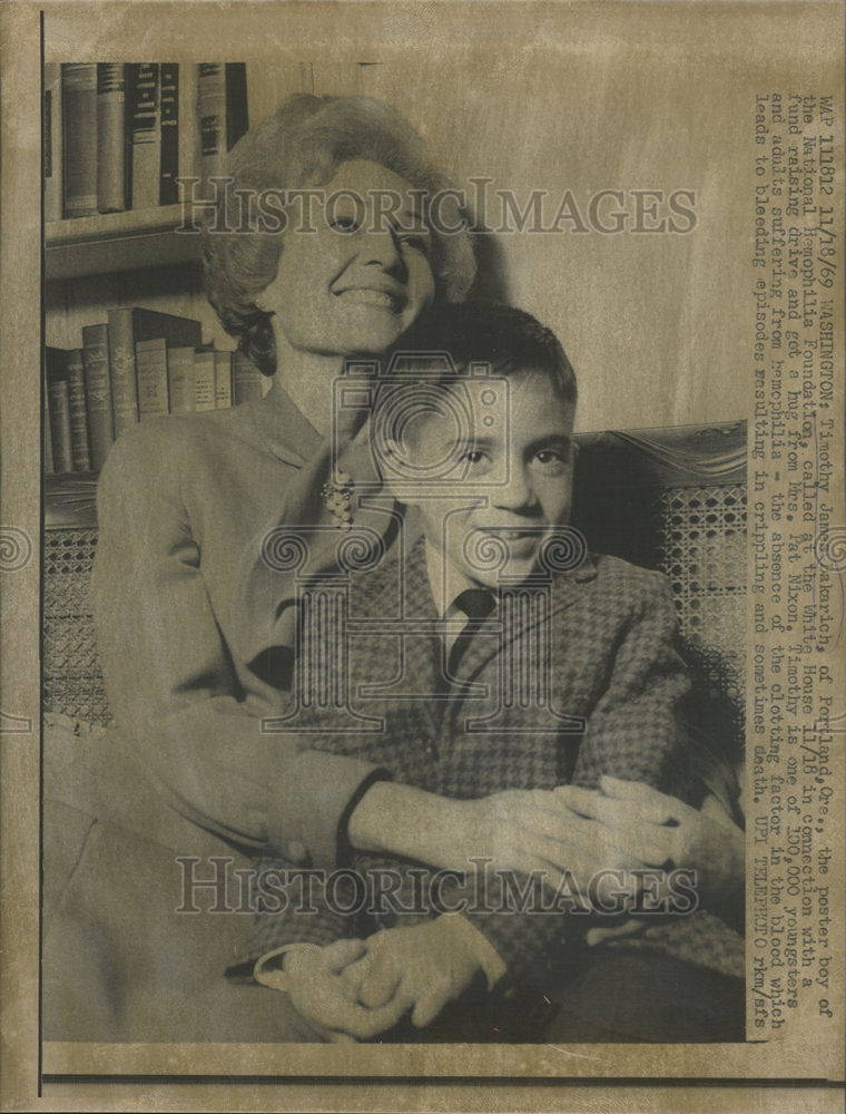 1969 Press Photo Timothy James Bakarich National Hemophilia Foundation Pat Nixon - Historic Images