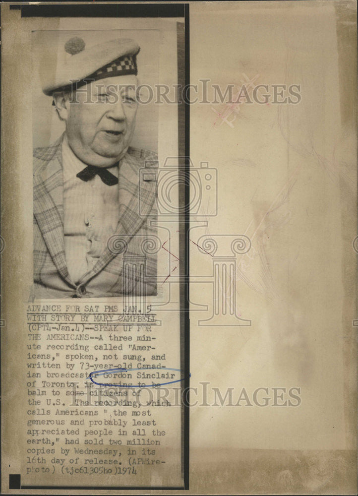 1974 Press Photo American Canadian broadcaster Gordon Sinclair Toronto Write - Historic Images