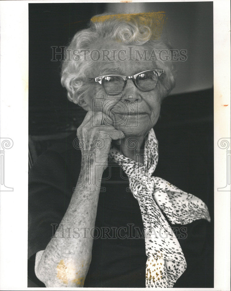 1989 Press Photo Helen Sinclair Free Press wrinkle free face glow travel Arthur - Historic Images