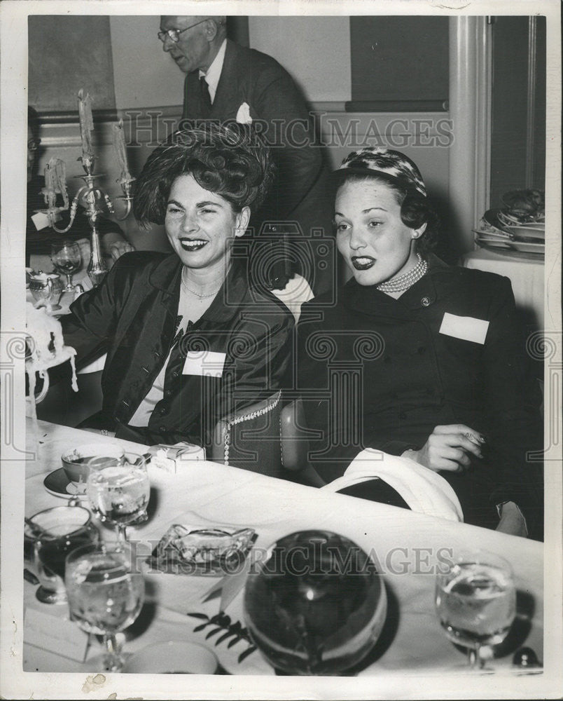 1949 Press Photo Sally Stilwell Lunched With Illinois Opera Guild At Drake - Historic Images