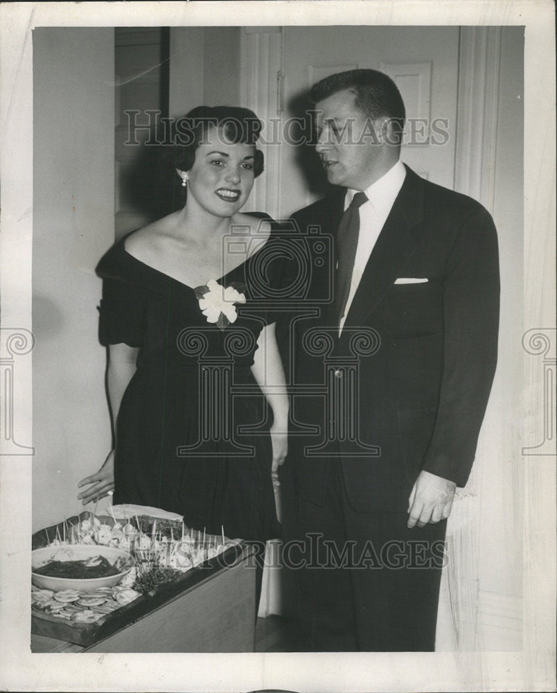 1950 Press Photo Sally Stilwell smile Arnold Andy Anderson engagement ...