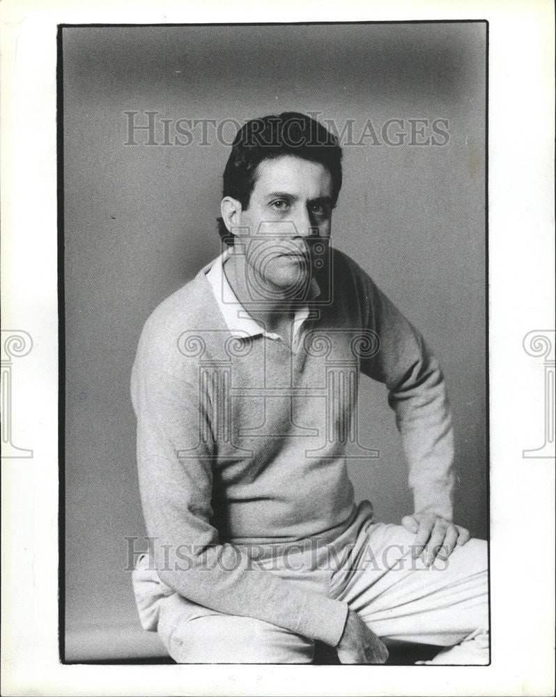 1983 Press Photo Studio Portrait of S-T Reporter Jorge Casuso - Historic Images