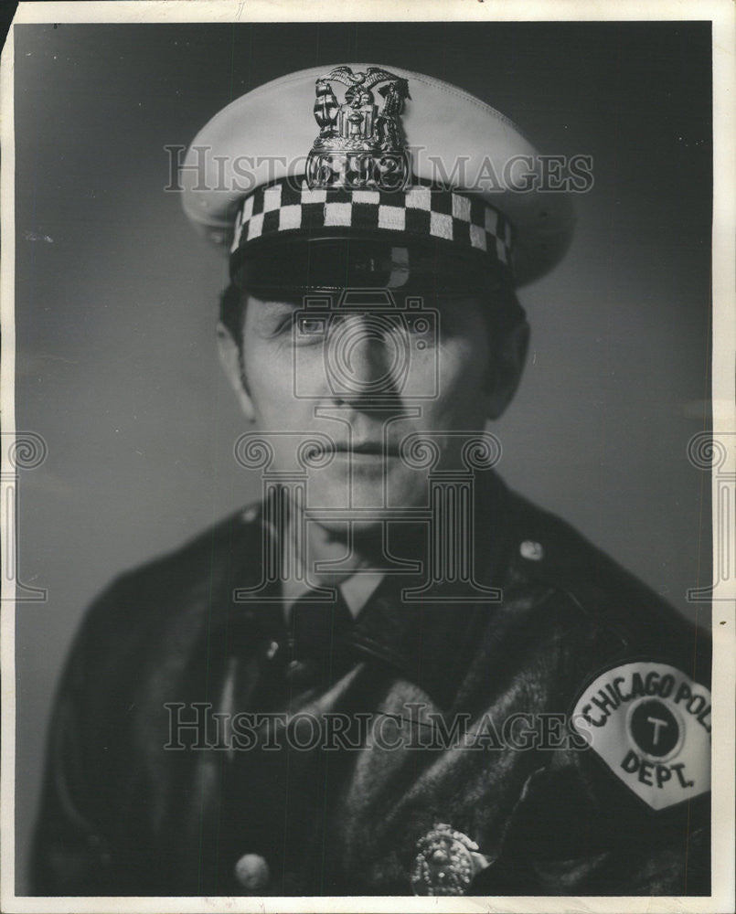 1971 Press Photo Patrolman James G. Cavanaugh and WGN Radio Traffic Officer - Historic Images