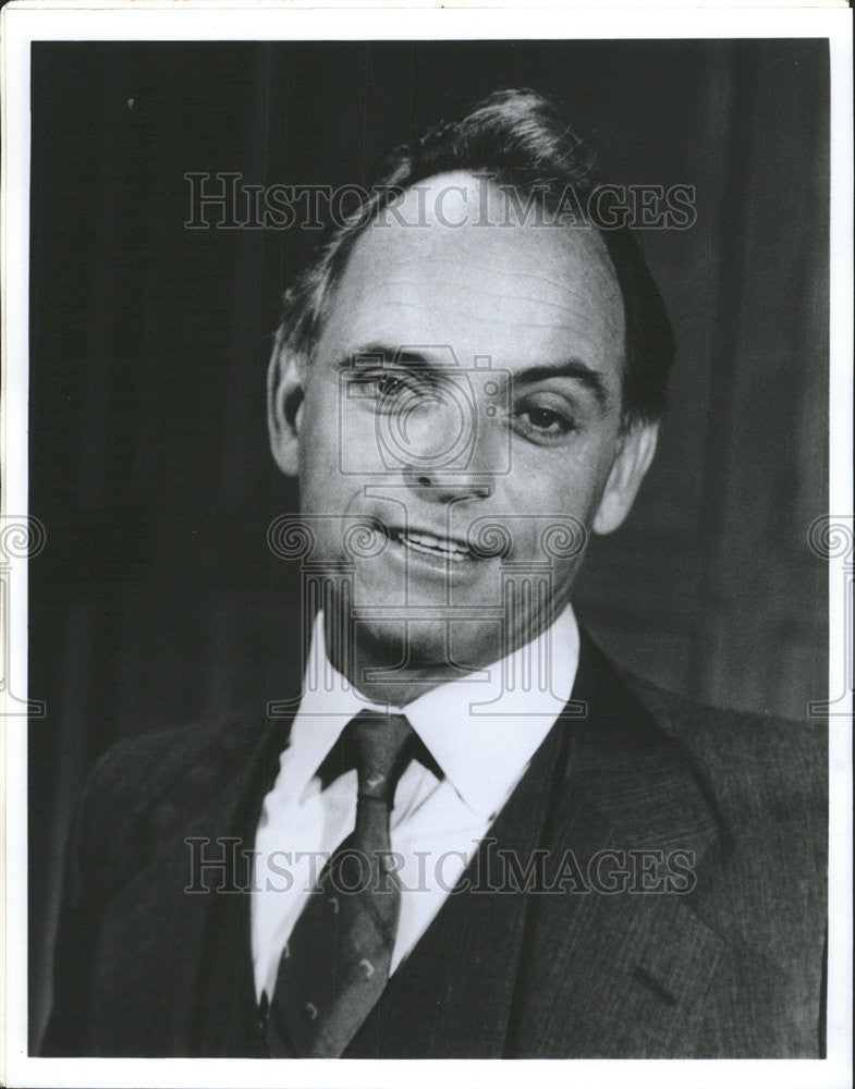 1974 Press Photo Dr. Richard Cavanaugh plastic and cosmetic surgeon - Historic Images