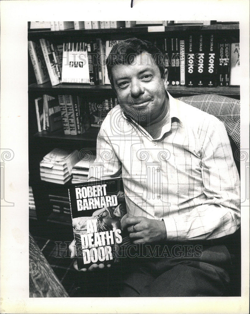 1993 Press Photo Mystery Author Robert Barnard - Historic Images