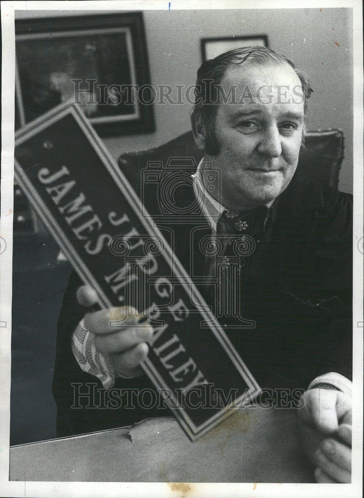 1977 Press Photo Judge James Balley  Bronze Violent Protest - Historic Images