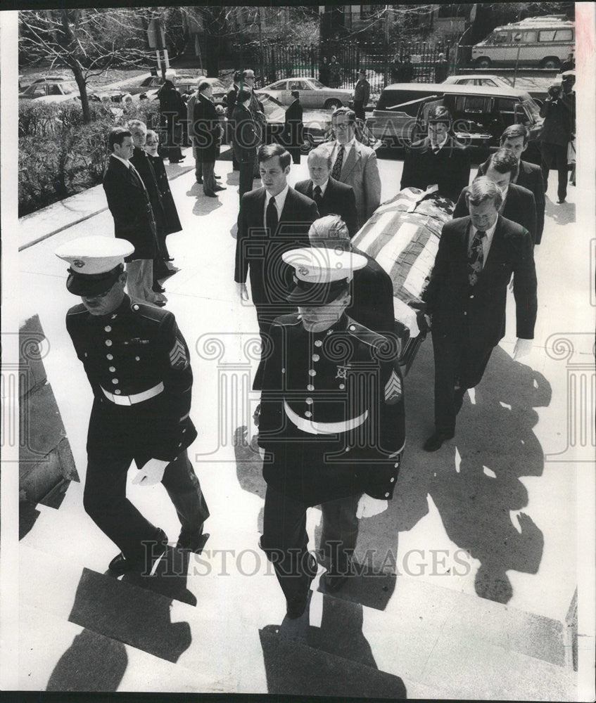 1977 Press Photo honor guard marines escorts casket Edward Barrett - Historic Images