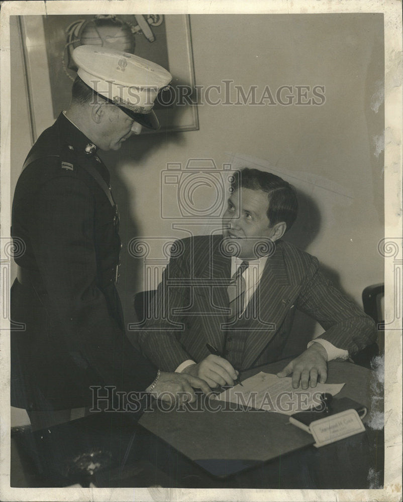 1943 Press Photo Edward J. Barrett, Capt. Stanwood H. Cook, Marine Corps - Historic Images