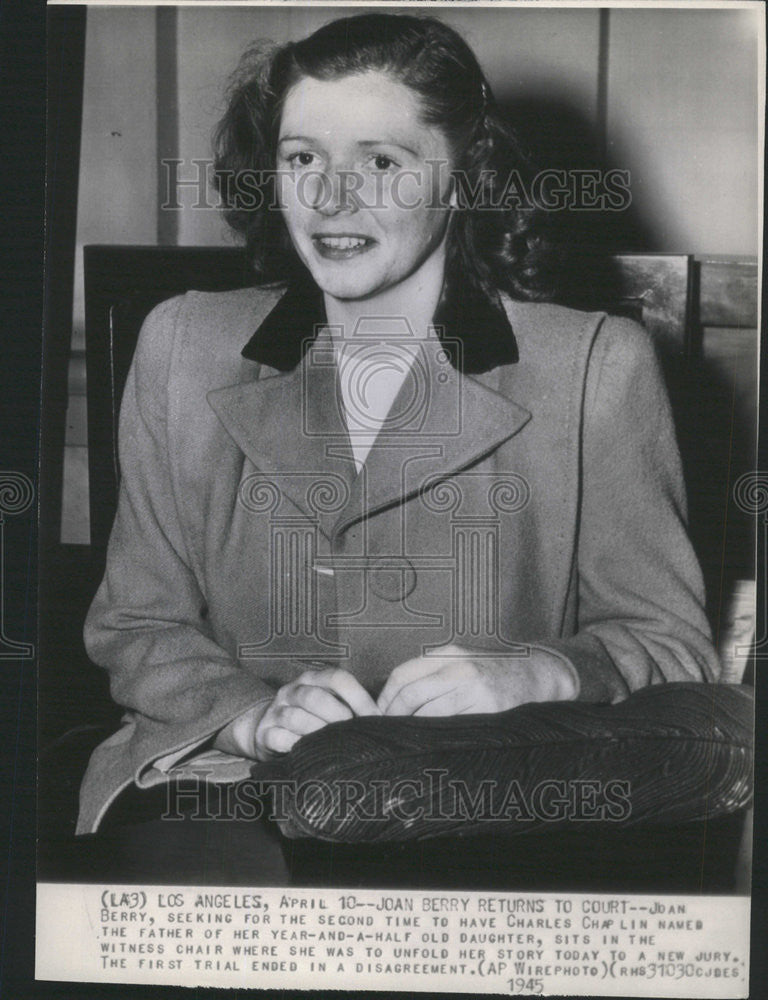 1945 Press Photo Joan Berry on trial testifying - Historic Images