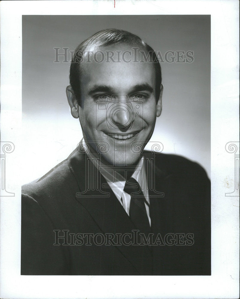 1968 Press Photo T.M. Alderman asst. director WBBM-TV - Historic Images