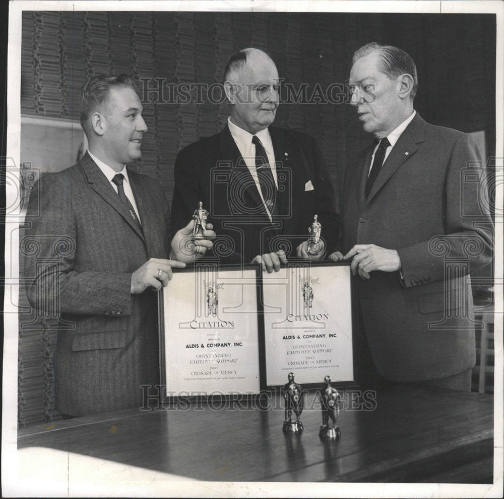 1960 Press Photo James Van Stedum, Graham Aldis and Fairfax Cone boost mercy fun - Historic Images