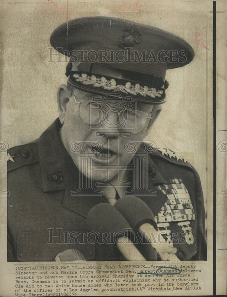 1973 Press Photo Gen. Robert Cushman former CIA deputy director and Marine Corps - Historic Images