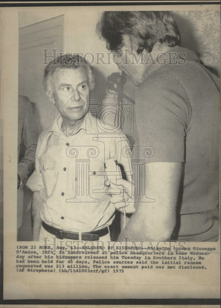 1975 Press Photo Italian Kidnap Victim D&#39; Amice Interviewed by Police - Historic Images