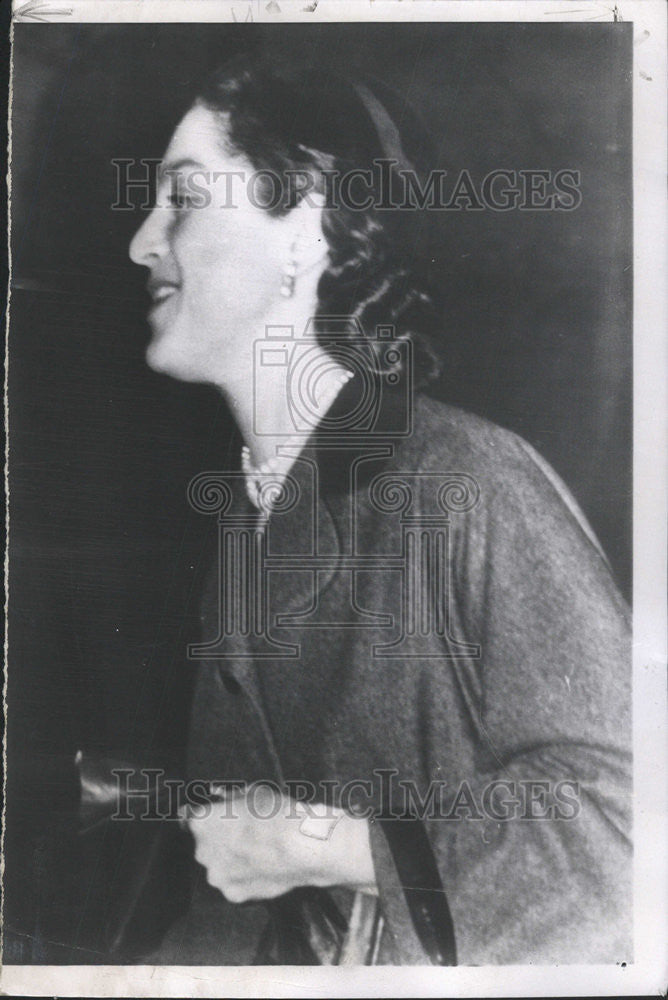 1953 Press Photo Queen Alexandra Yugoslavia Leaving Palace Justice Paris - Historic Images