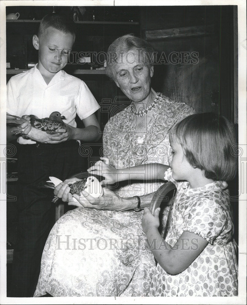 1962 Press Photo Dick and Chris Hall and Jessie Austin therapist - Historic Images