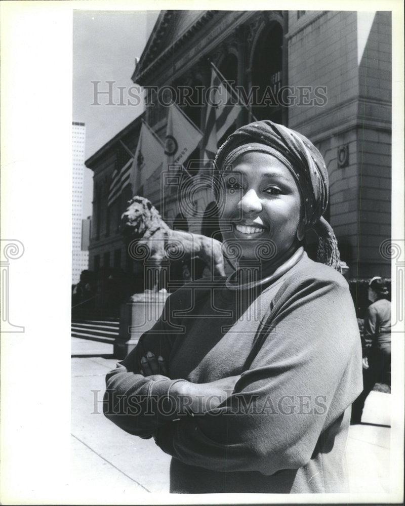 1987 Press Photo Ramona Austin Asst Curator  African Art Institute - Historic Images