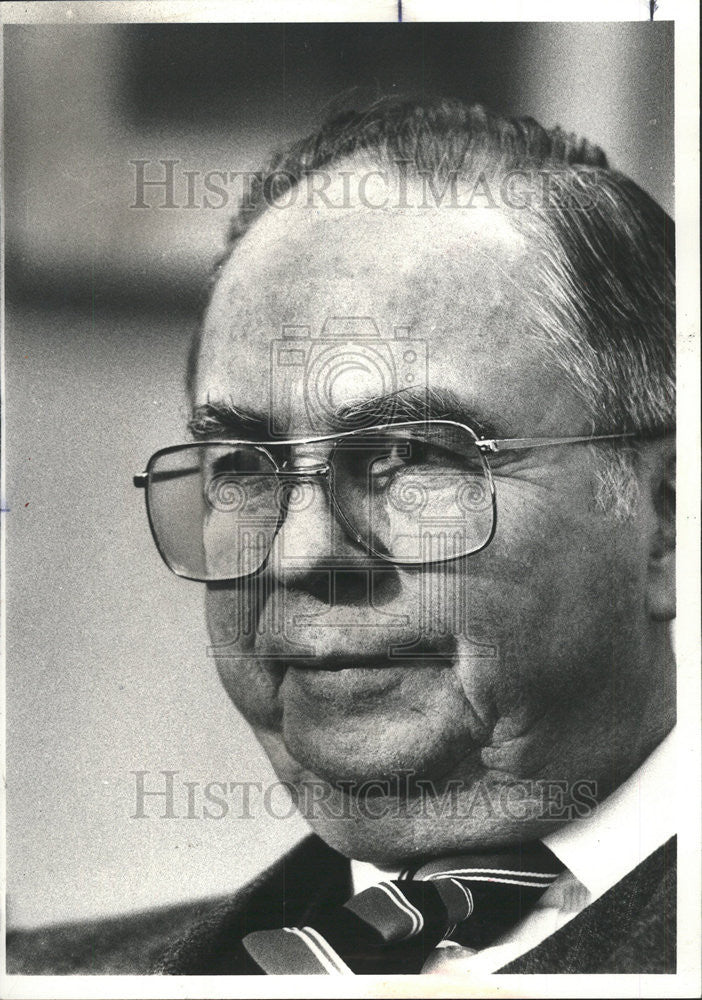 1980 Press Photo Thomas Ayers Vice President Chicago position School Resign - Historic Images