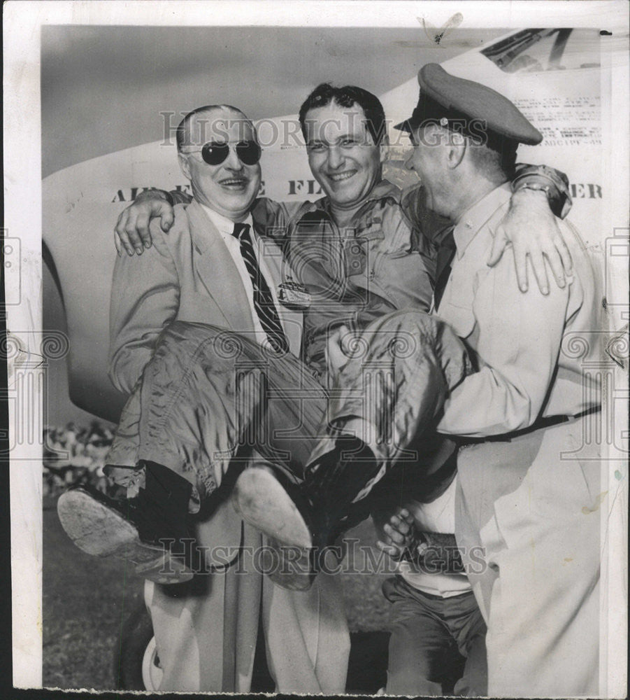 1951 Press Photo Fred Ascani Lifted From His Plane - Historic Images