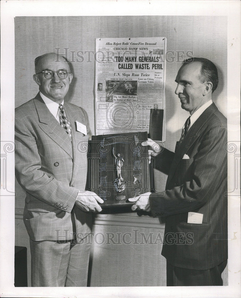 1952 Press Photo Chicago Daily New Edward Akers Albert Sutton - Historic Images