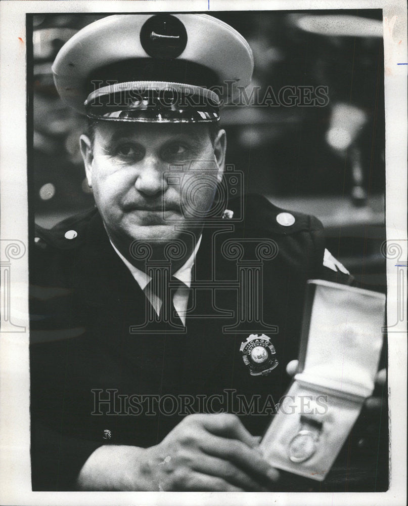 1972 Press Photo Patrolman Richard Drummond Grand District Lambert Tree medal - Historic Images