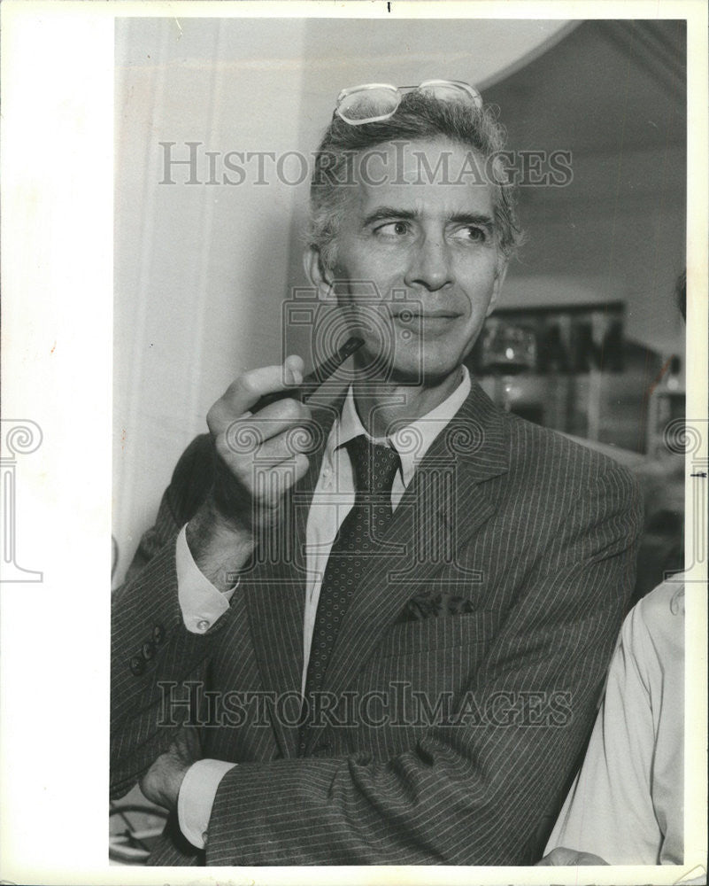 1984 Press Photo  PinstripesPipe Primed Attorney Charles Custer Mallards - Historic Images