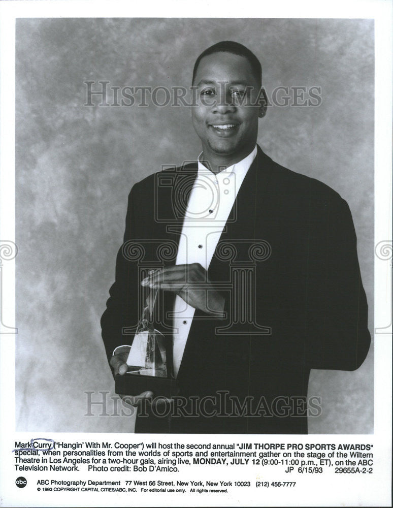 1993 Press Photo Mark Curry Hangin Cooper second annual Jim Thorpe Sports Award - Historic Images