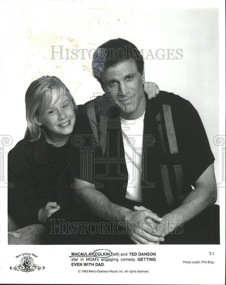 1994 Press Photo Actors Macaulay Culkin In Getting Even With Dad - Historic Images