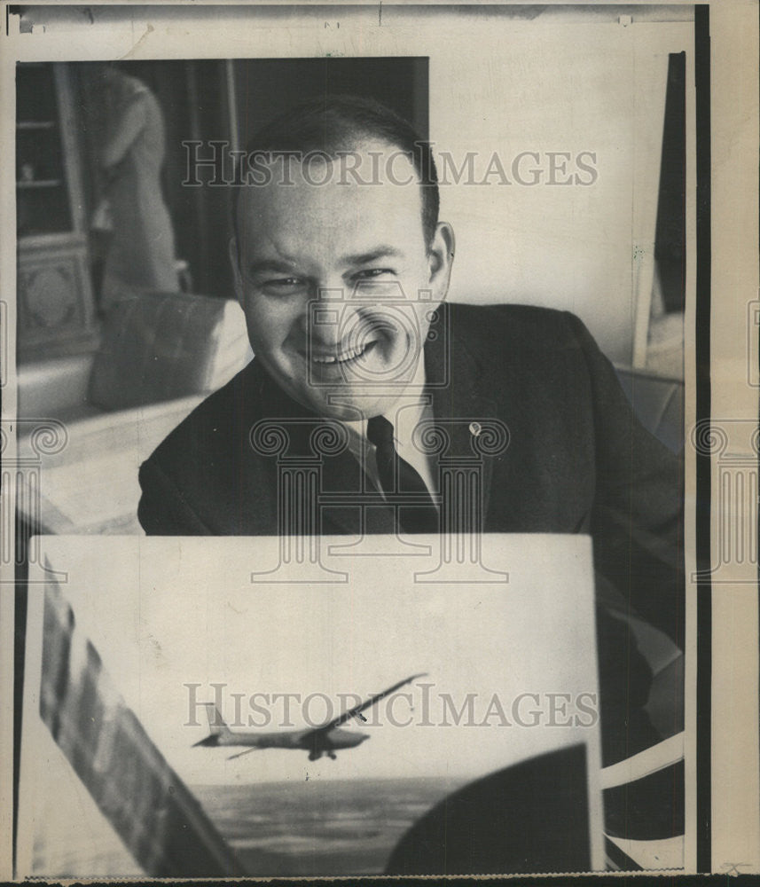 1967 Press Photo James Bede Cleveland Ohio Aeronautical Engineer Fly World - Historic Images