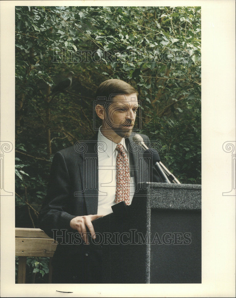 1993 Press Photo Kevin Bell Zoo Boss Birdman Lincoln Park New York State - Historic Images