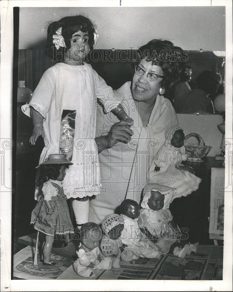 1971 Press Photo Retired Schoolteacher Mrs. Solon&#39;s Doll Collection - Historic Images