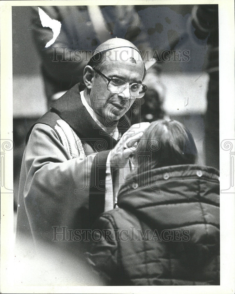 1983 Press Photo Cardinal Joseph L Bernardin Ash Wednesday Holy Name Cathedral - Historic Images