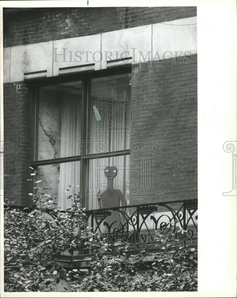 1982 Press Photo ET home window Archbishop Joseph Bernardin residence State - Historic Images