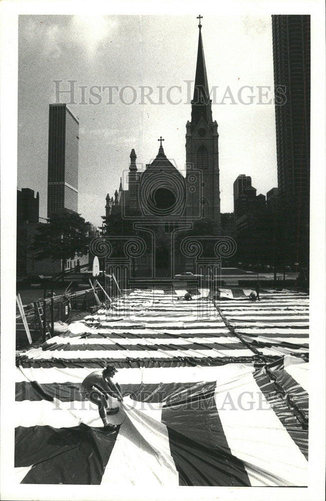 1982 Press Photo Tent Across Holy Name Cathedral Preparation Week Festivals - Historic Images