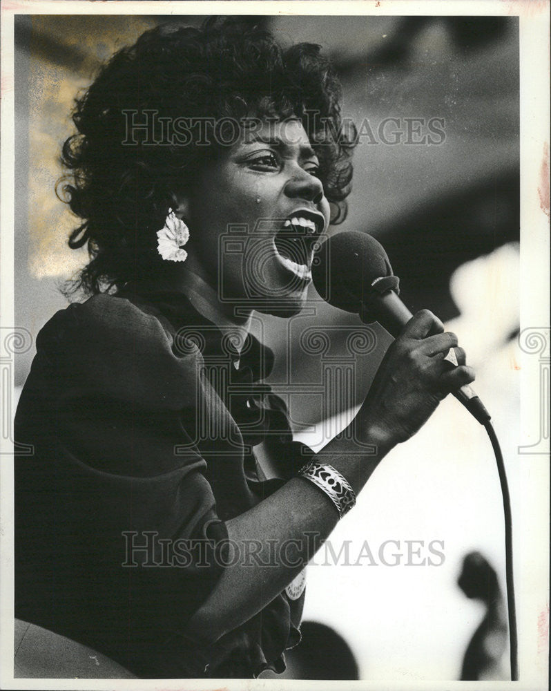 1982 Press Photo Sasha Dalton Singer Vocalist Jackson Park Chicago - Historic Images