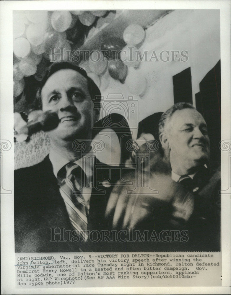 1977 Press Photo Republican Candidate John Dalton Delivers Victory Speech - Historic Images