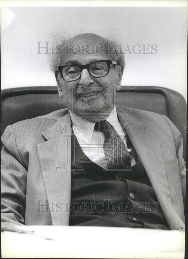 1986 Press Photo Lawyer Leo Carlin - Historic Images