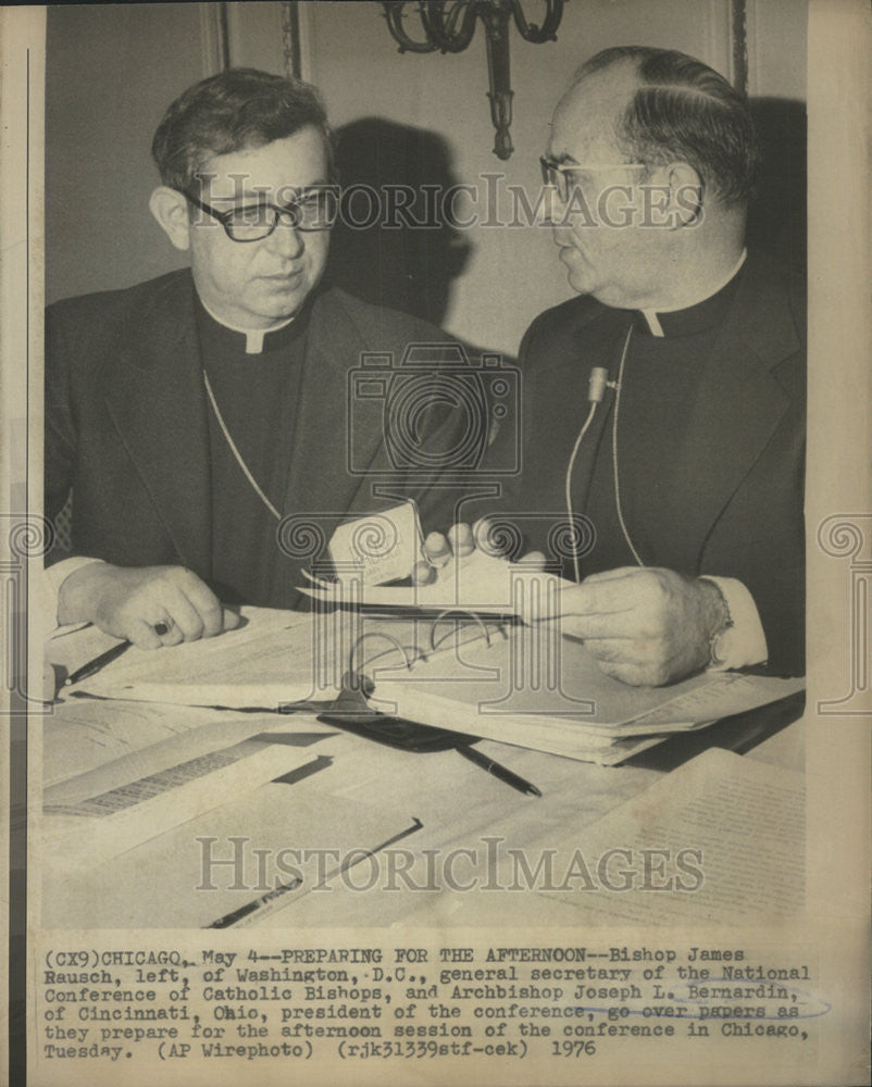 1976 Press Photo Bishop James Rausch/Archbishop Joseph L. Bernardin/Catholic - Historic Images