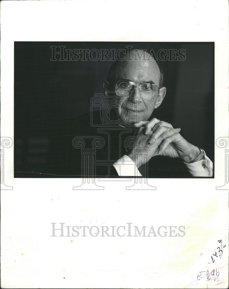 1989 Press Photo Cardinal Joseph Bernardin Chicago passage Black White - Historic Images