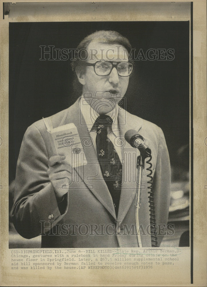 1976 Press Photo State Rep. Arthur Berman of Chicago in the House, Springfield - Historic Images