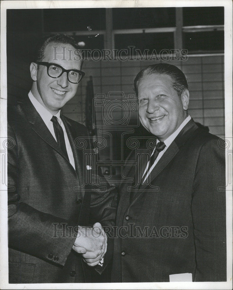 1968 Press Photo Governor Sharpiro congratulates Berman on his election. - Historic Images