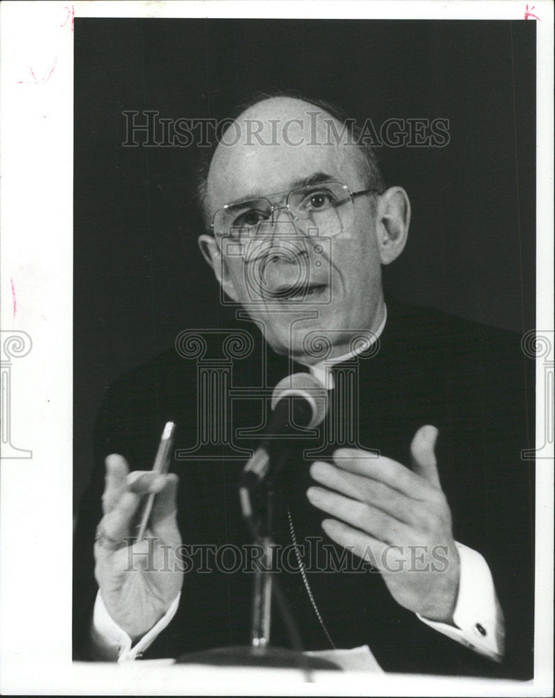 1990 Press Photo Joseph Cardinal Bernardin Discusses Church Closings - Historic Images