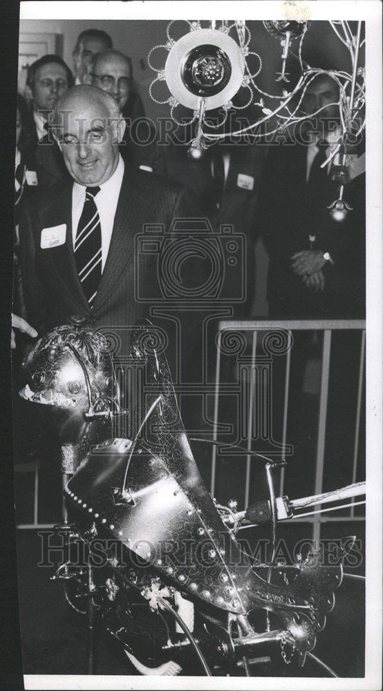 1974 Press Photo James Bere Borg Warner Corporation President - Historic Images