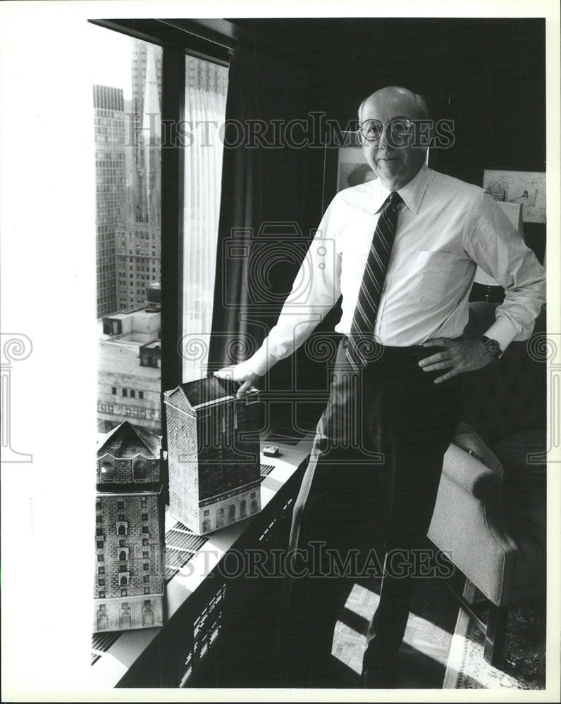 1986 Press Photo Miles Berger Plan Commission Chairman North Loop - Historic Images