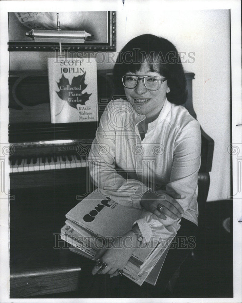 1976 Press Photo Mrs. Pamela Astrin Musical Teacher - Historic Images